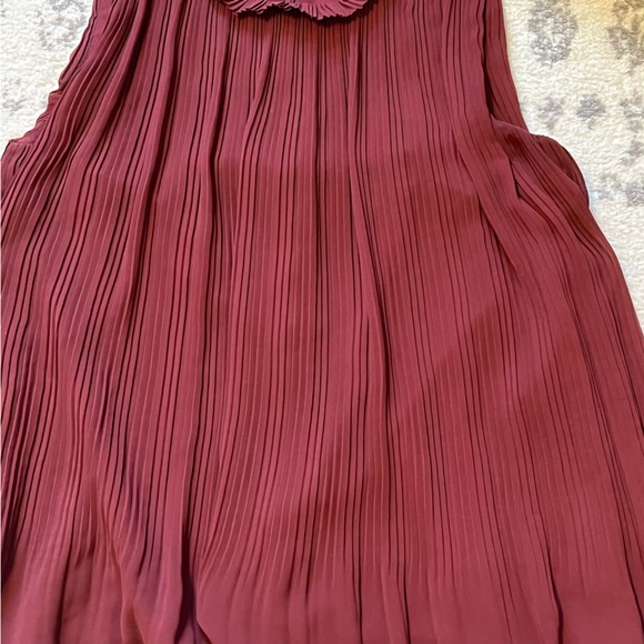 Club Monaco Pleated Sleeveless Blouse - Picture 5 of 9